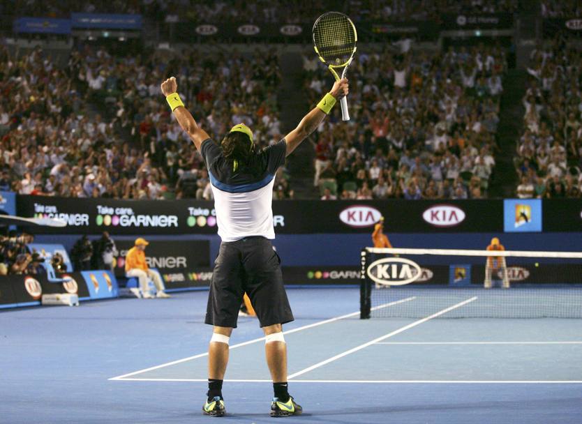 Ed eccoci al precedente di Melbourne, Australian Open 2009: Federer e Nadal si incontrano per la prima volta sul cemento in uno Slam. La vittoria va al maiorchino dopo 5 set emozionanti (7-5 3-6 7-6 3-6 6-2). Reuters